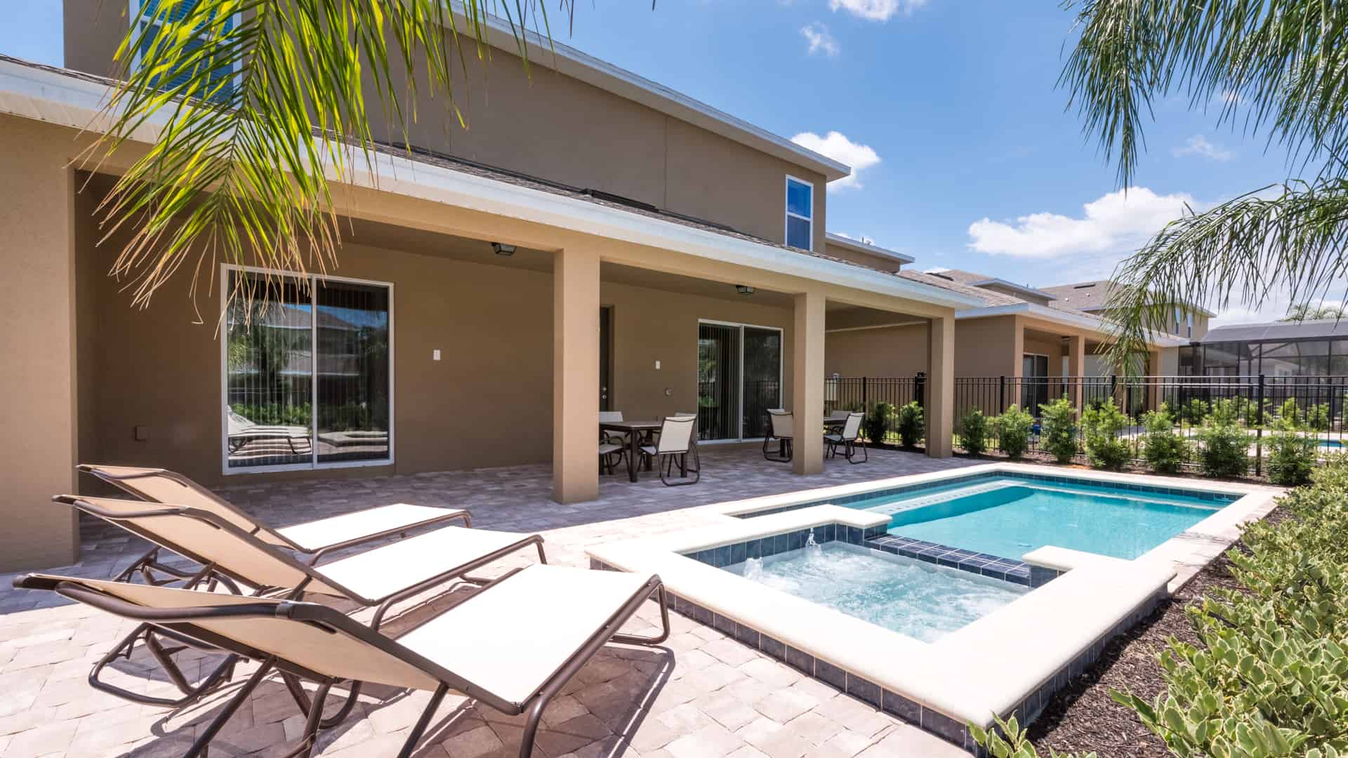 encore-resort-10-bed-home-gen-pool-2-m