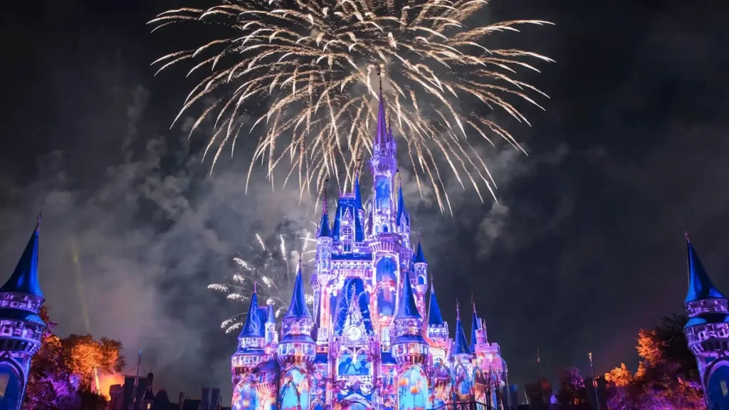 Fuegos artificiales sobre el castillo de Disney en Orlando durante Memorial Day 2026.